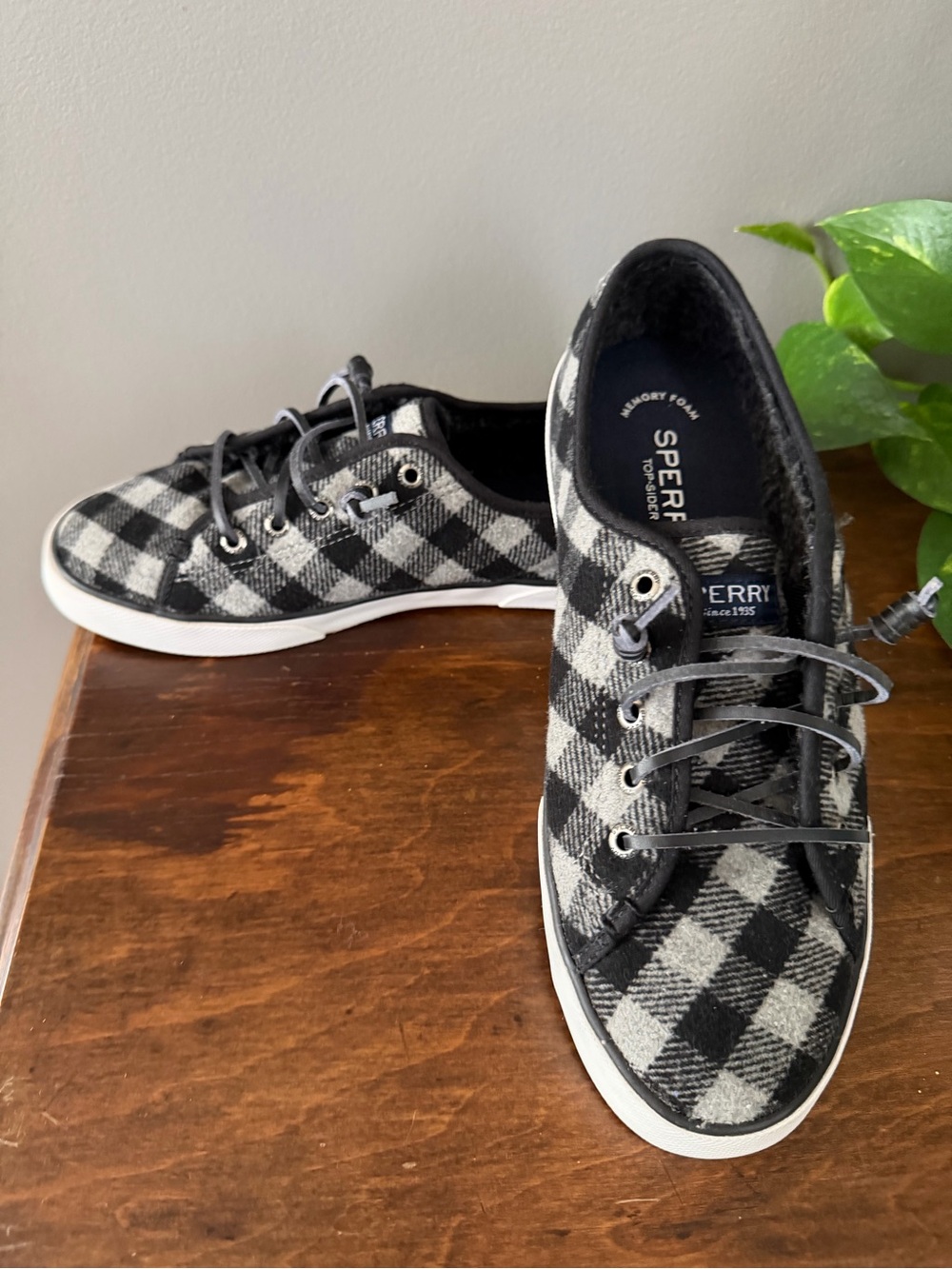 Sperry Black & Gray Plaid Women's Casual Sneakers. 7.5